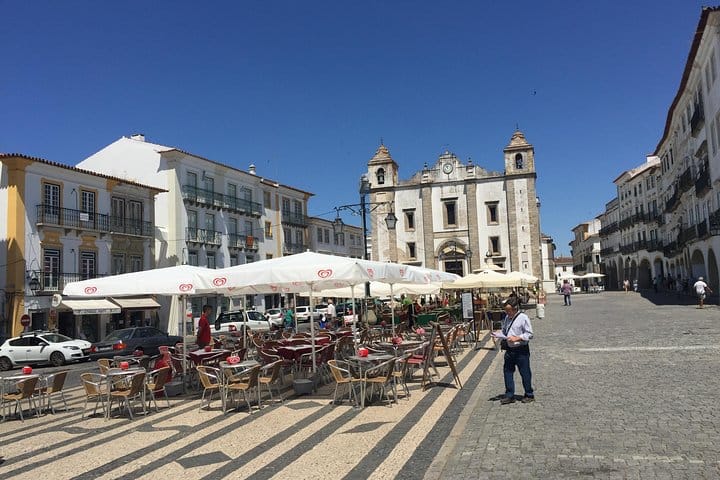Full Day Private Tour in Évora and Arraiolos