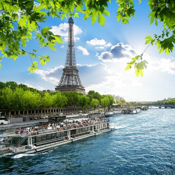 Paris Illumination Guided Tour with Seine River Cruise