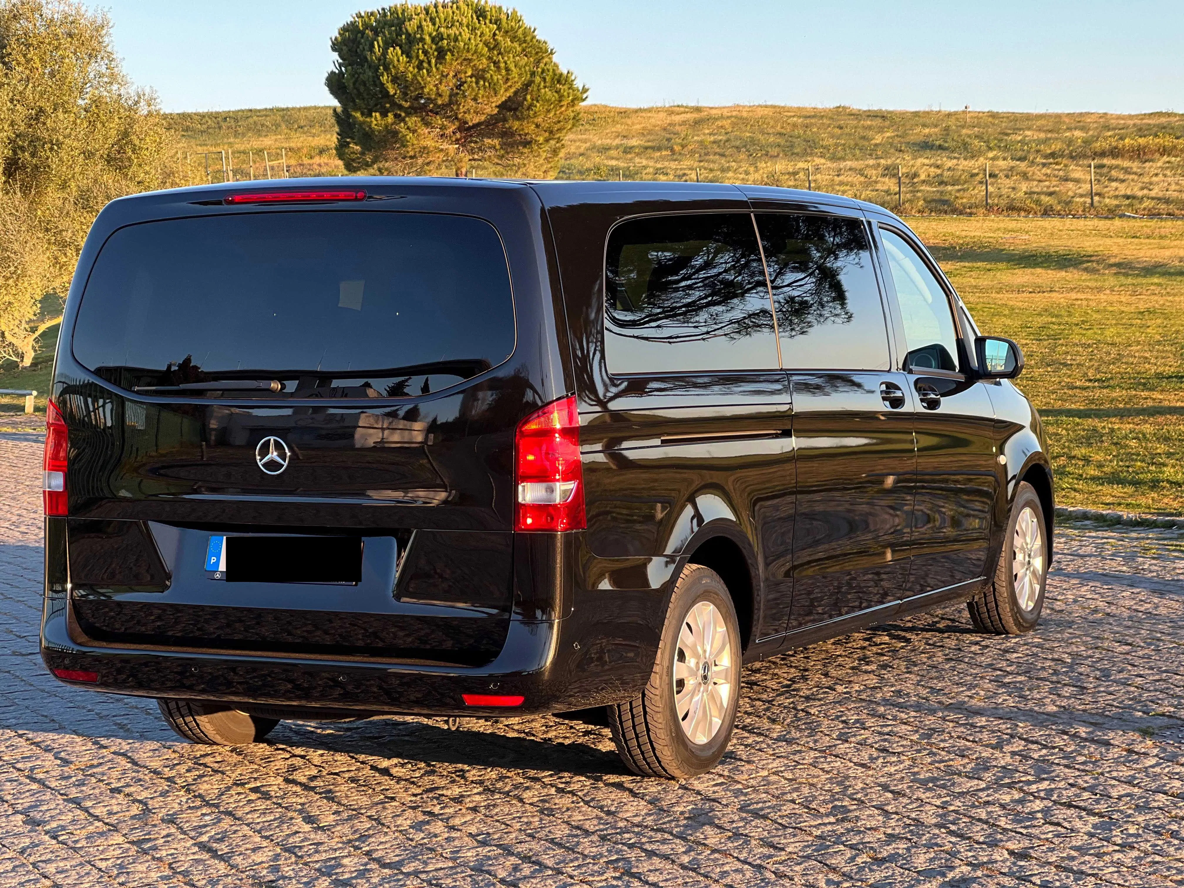 Lisbon to Porto Private Transfer With Sightseeing Stops