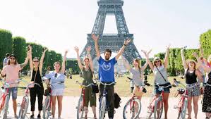 Paris Private Bike Guided Tour with Seine River Cruise