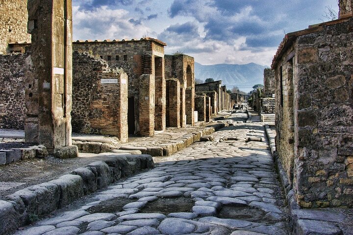 Echoes of Pompeii A Self Guided Tour with Mobile App (No Tickets)