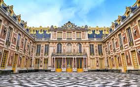 VIP Giverny Small Group Guided Tour and Versailles with Lunch from Paris