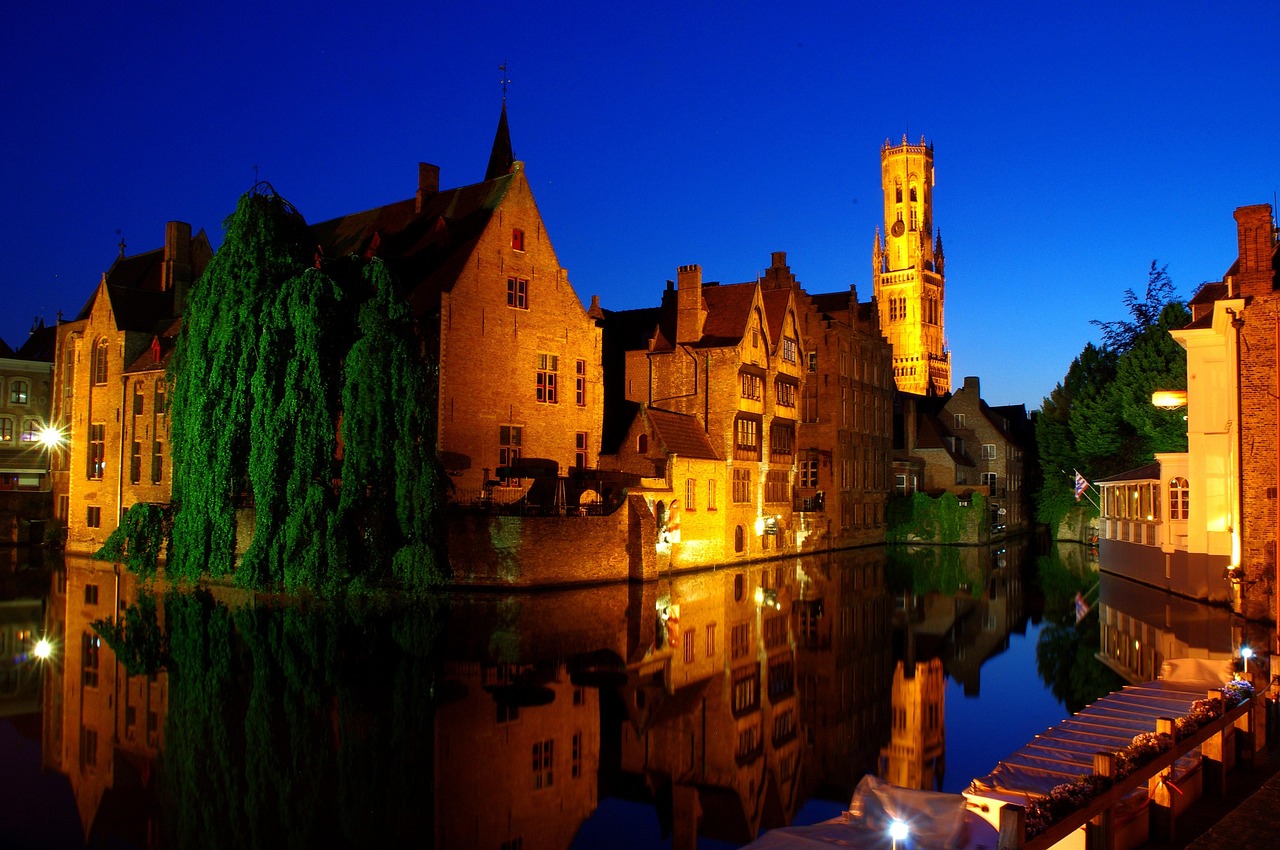 Paris to Bruges Guided Tour with Hotel Pickup Included