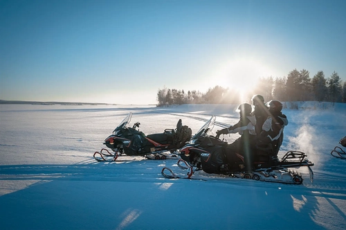 Rovaniemi Siberian Husky Ride and Snowmobile Safari with Lunch