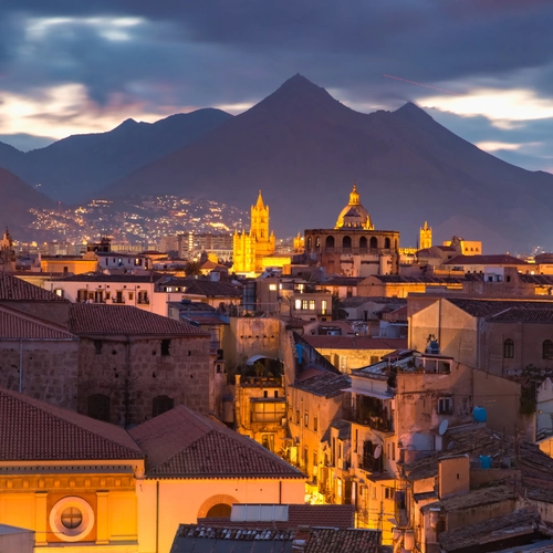 Wine and food tour in Florence: savor local specialties, explore historic workshops, and immerse yourself in the local culture