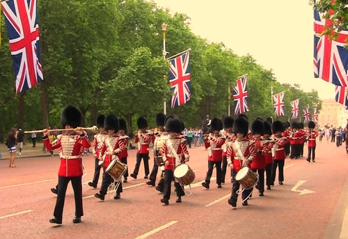 London Changing of the Guard Ceremony Guided Tour at Buckingham Palace with a Local Guide