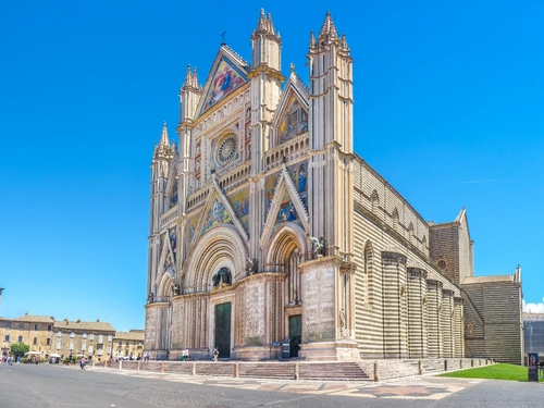 SAN PATRIZIO WELL AND ORVIETO, THE PEARL OF UMBRIA