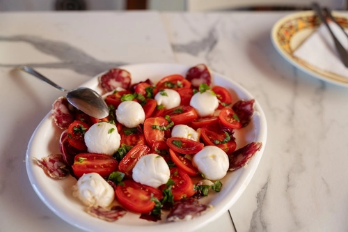 Amalfi: Prepare fresh pasta, mozzarella, and tiramisu
