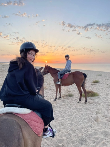 Sunset on Horseback: Emotions Between Sky and Sea with Aperitif