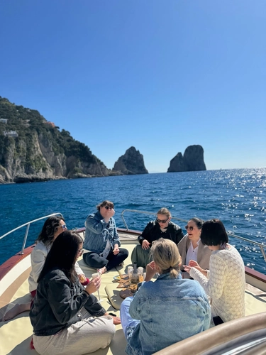 Capri boat tour for small groups