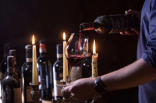 Siena - Tasting great wines in Etruscan crypt