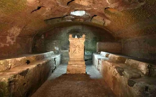 Guided Tour of Underground Rome: San Clemente and Catacombs