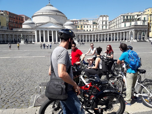 Naples: panoramic historical bike tour