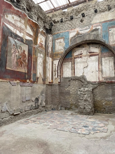 Herculaneum Tour with Expert Archaeologist and Skip-the-Line Ticket