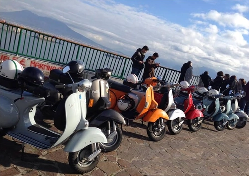 Naples Private Classic Vespa Tour